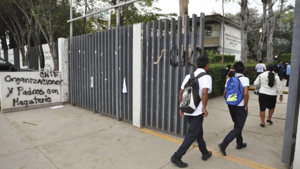 La falta de profesores en Conalep impide el desarrollo adecuado de habilidades y conocimientos en los estudiantes.