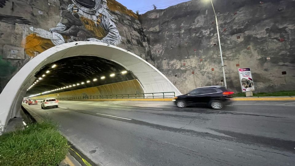 Fue durante la madrugada que se colocaron mallas de protección en el lugar donde se registró la caída de loza el jueves pasado.