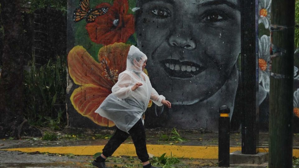 La tormenta 'John' sigue degradándose  y se espera que se disipe en dos días más.