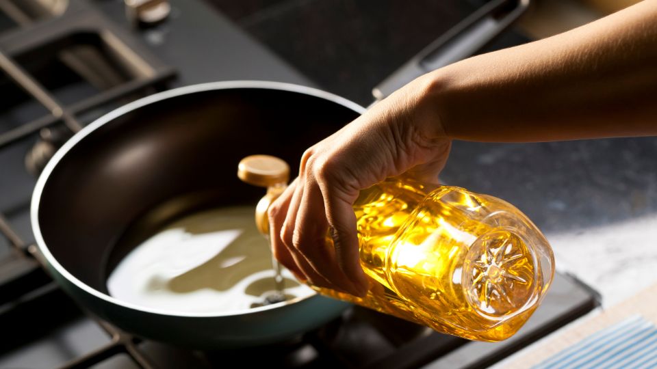 El mejor aceite para cocinar y freír según la Profeco