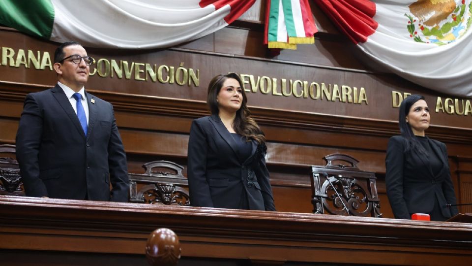 La gobernadora Tere Jiménez reiteró su compromiso de seguir trabajando en rubros como la seguridad, salud, educación, economía e infraestructura.