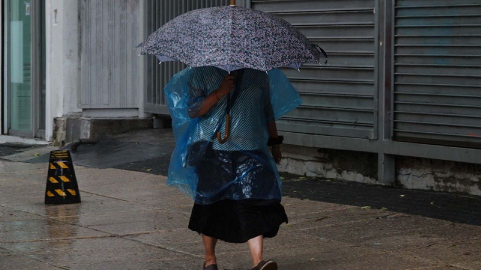 El Servicio Meteorológico Nacional informó que se prevén chubascos con lluvias puntuales fuertes en Querétaro y Ciudad de México.