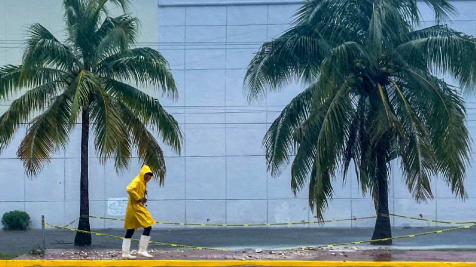 Huracán Helene se intensifica a categoría 1