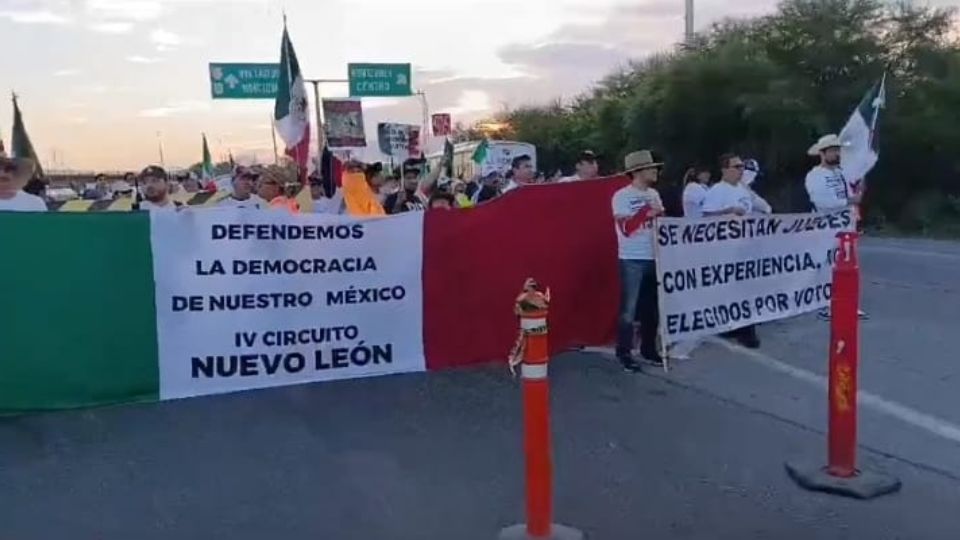 Bloquean por segunda ocasión Libramiento Noreste trabajadores del Poder Judicial