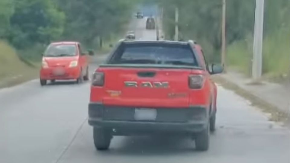 Los hombres se desplazaban por la avenida Bustamante cuando un vehículo se les emparejó y les dispararon.