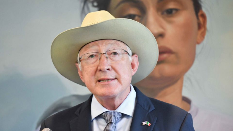 Ken Salazar asegura que continúan las investigaciones tanto de 'El Mayo' Zambada como de Joaquín Guzmán López.