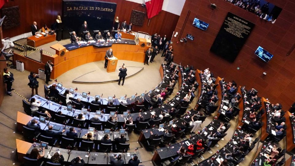 Senado inicia discusión de la reforma judicial en un clima de tensión.