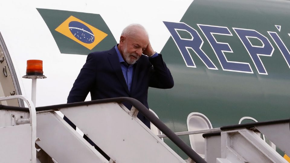 El presidente de Brasil, Luiz Inácio Lula da Silva, hace su arribo este domingo a la CDMX,