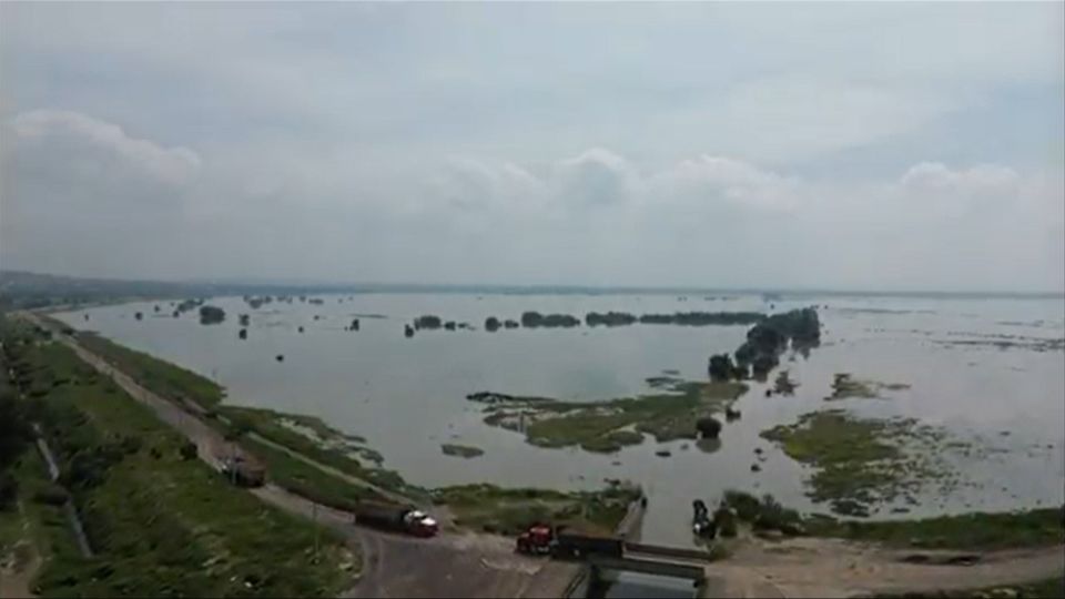 Conagua reporta mejoría en el nivel de agua de la laguna de Zumpango.