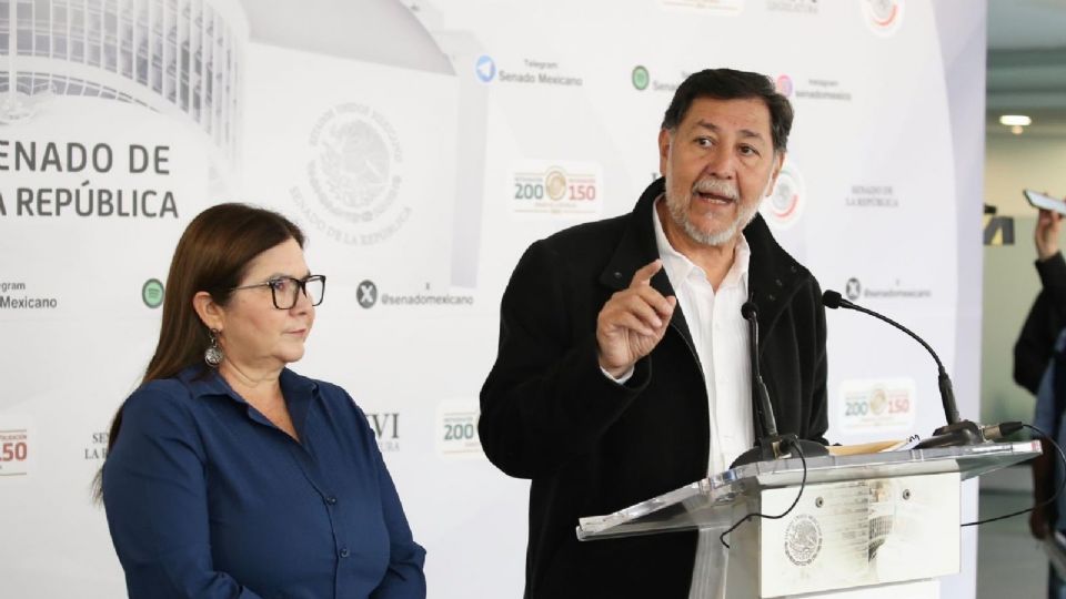 Gerardo Fernández Noroña en conferencia de prensa en el Senado.