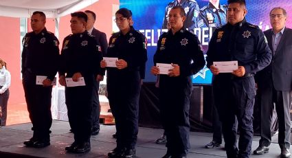 Rinden Escobedo homenaje a elementos veteranos y premian a 10 agentes en el Día del Policía