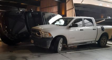 Cae automovilista sobre auto en plaza comercial en Monterrey; se quedó sin frenos