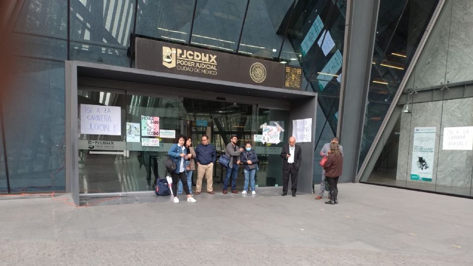 Trabajadores del Tribunal Superior de Justicia de la CDMX, sigue en paro de labores.