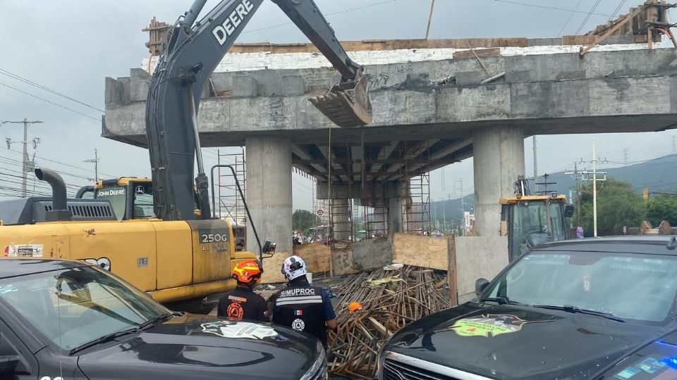 Caen tres hombres de puente en construcción: Hay un muerto y dos heridos