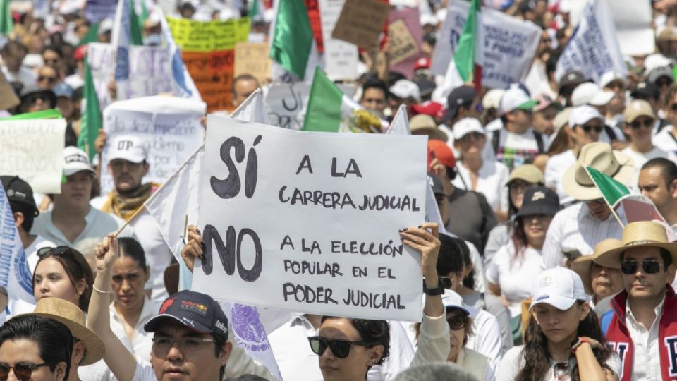 Continúan las protestas en contra de la reforma judicial.