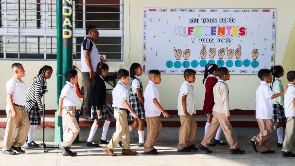 La SEP organizó el calendario escolar considerando periodos de descanso.