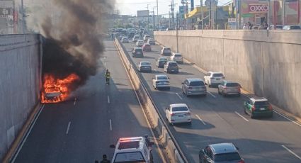 Se incendia vehículo en avenida Paseo de los Leones