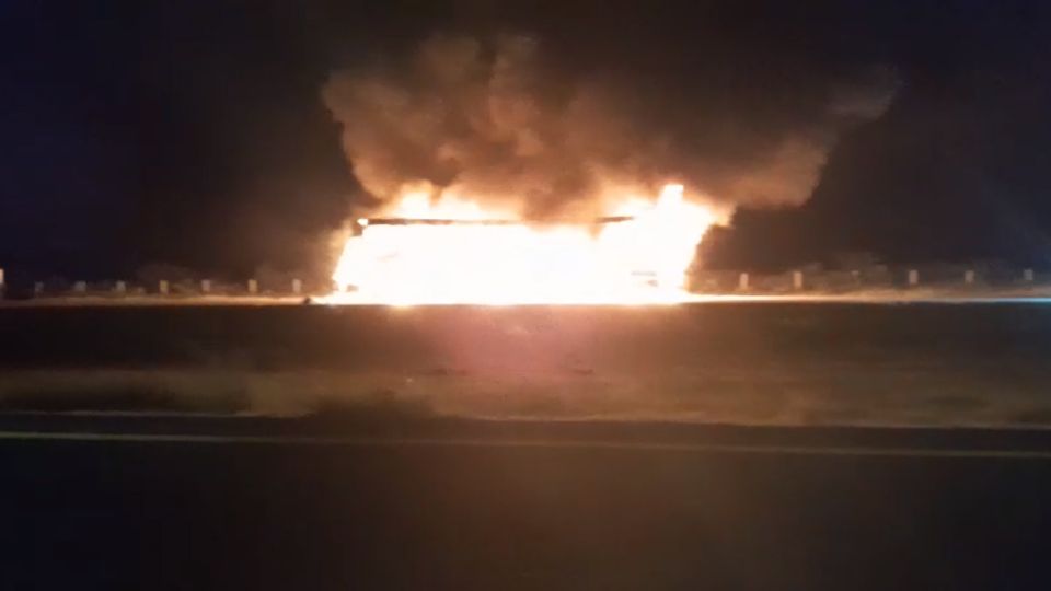 Se incendia autobús en la carretera a Laredo en Nuevo León