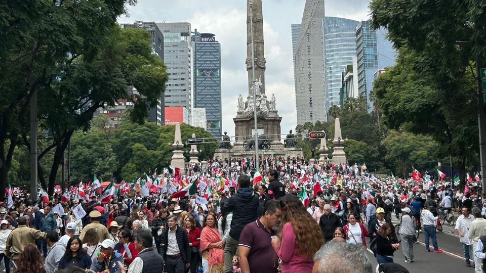 Estudiantes y diversas organizaciones civiles marchan contra la reforma al Poder Judicial. En paralelo, Jóvenes por la Reforma, también se manifiestan.