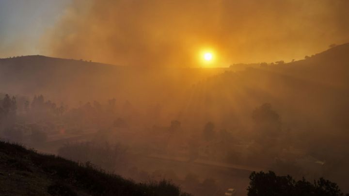 Claudia Sheinbaum confirma que enviarán apoyo para combatir incendios forestales en Los Ángeles