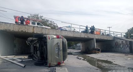 Automóvil cae al arroyo La Talaverna en San Nicolás