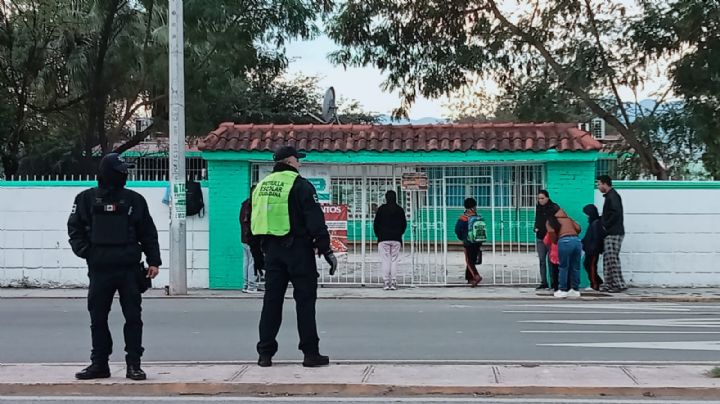 Reportan asistencia parcial en escuelas de Nuevo León por bajas temperaturas
