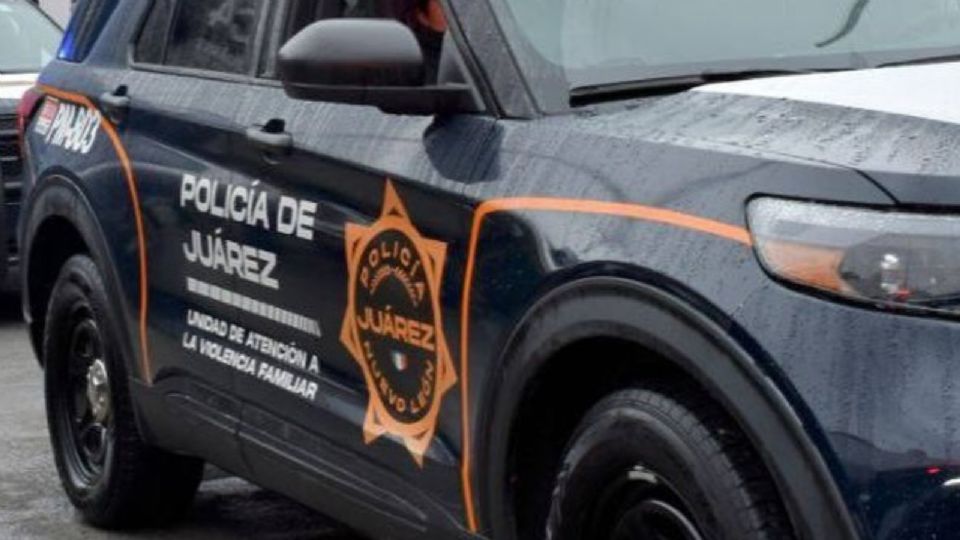 Elementos de la Policía de Juárez atendieron el reporte de los restos humanos consumidos por el fuego.