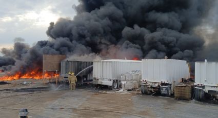 Incendio consume contenedores de aceite en fábrica de Salinas Victoria