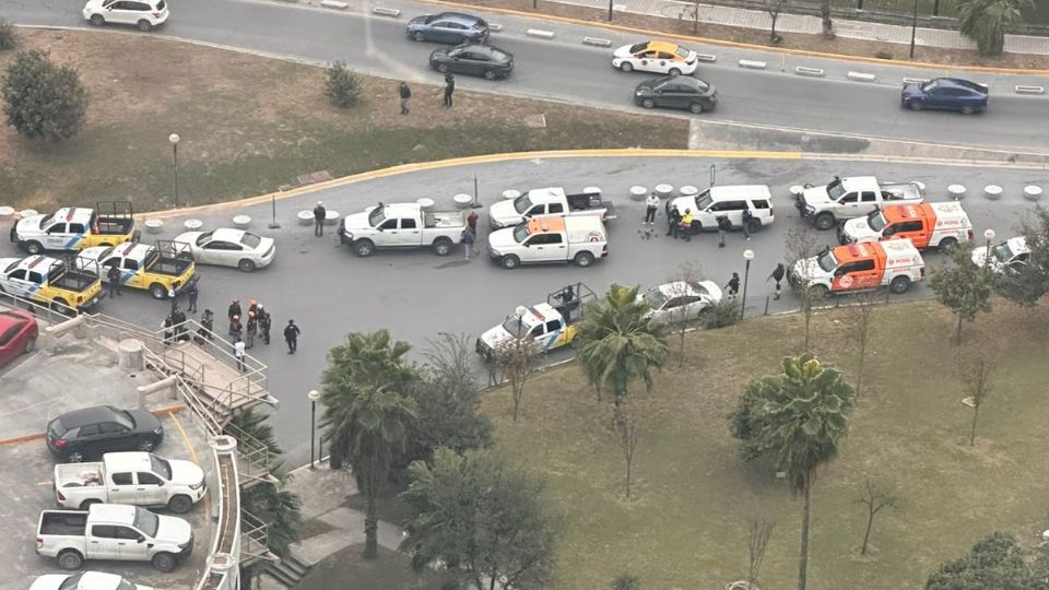 Protección Civil Nuevo León acudió al reporte de amenaza de bomba en el área del Pabellón.
