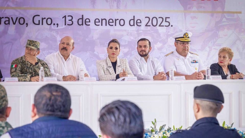 Evelyn Salgado celebra el Día de la y el Policía Estatal.