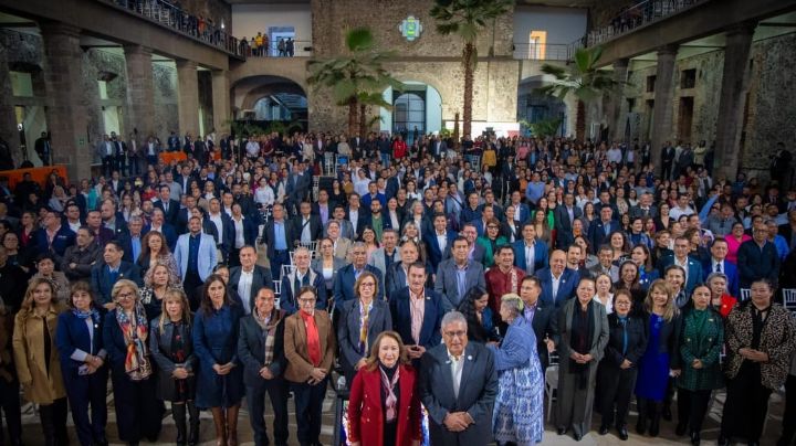 Ministra Yasmín Esquivel dialoga con integrantes del SNTE sobre democratización del Poder Judicial