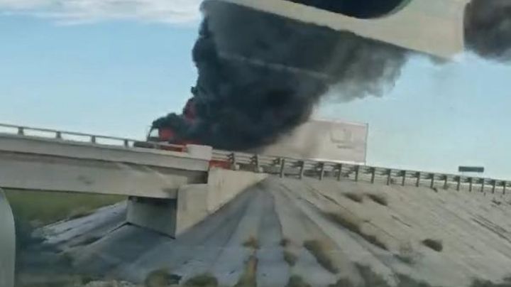 Incendio en tráiler provoca cierre de la autopista Monterrey-Nuevo Laredo