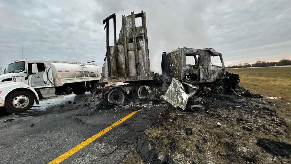 Luego del impacto, una de las unidades comenzó a incendiarse.