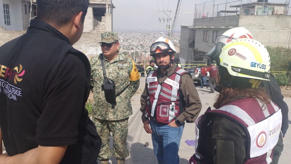 Brigadas de la Secretaría de la Defensa Nacional, Guardia Nacional, Secretaría de Seguridad del EdoMéx, Protección Civil estatal y municipal supervisan las viviendas afectadas y dan atención permanente.