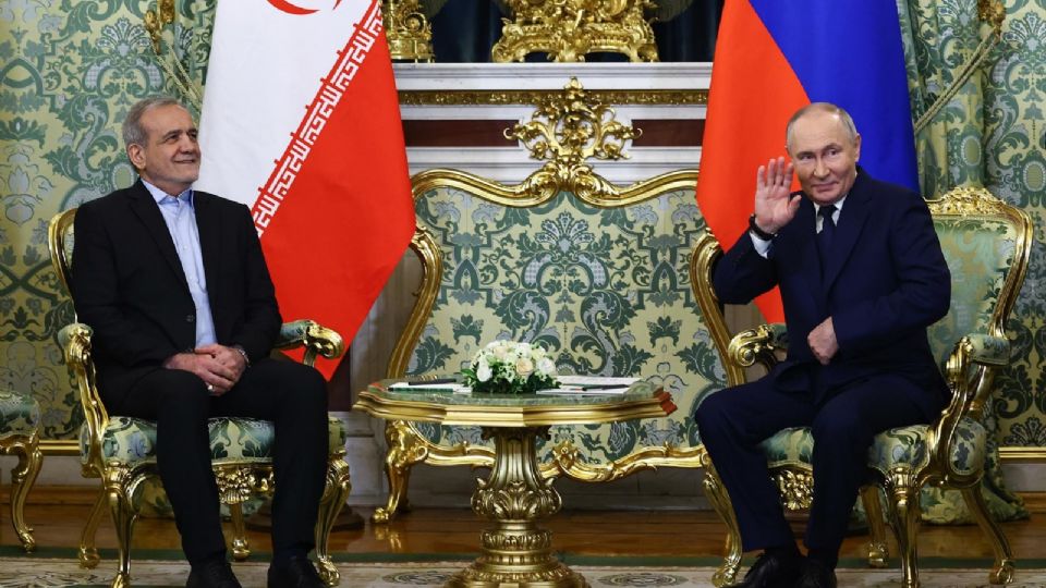 Vladímir Putin con el presidente de Irán.