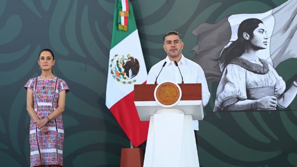 Claudia Sheinbaum, presidenta de México, y Omar García Harfuch, secretario de Seguridad Pública y Protección Ciudadana, durante la conferencia 'Mañanera del Pueblo' desde el puerto de Acapulco.