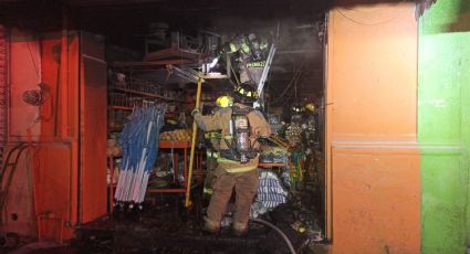 Se incendia bodega de frutas y verduras en el Mesón Estrella en Monterrey