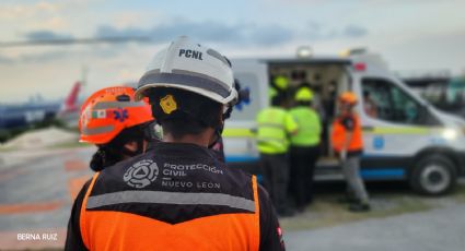 Dos hombres caen al fondo de un arroyo con su vehículo en Escobedo