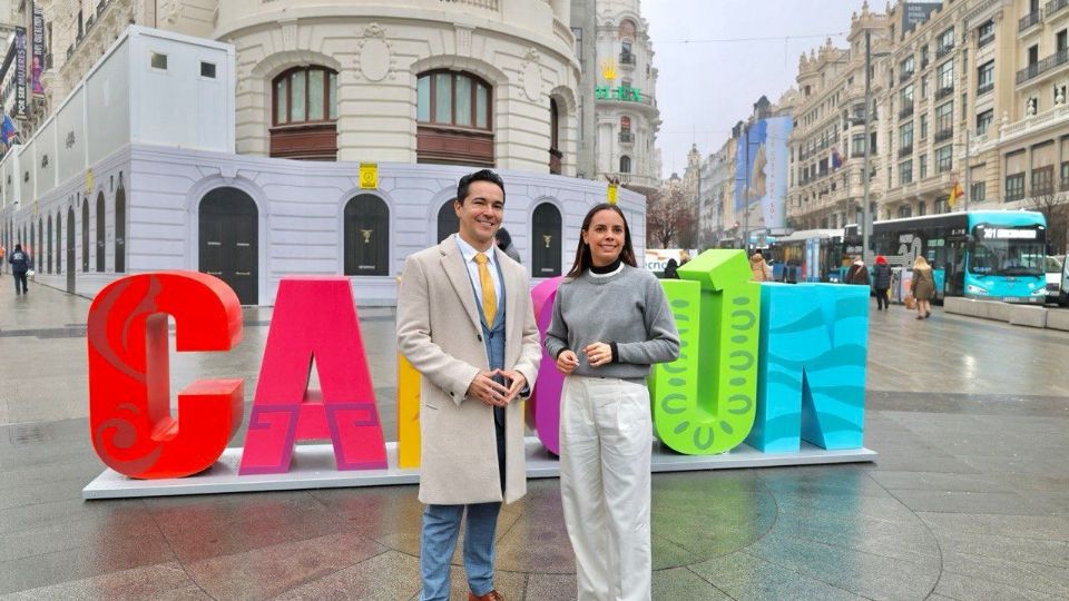 Los visitantes podrán “viajar” a las playas de arena blanca en España.