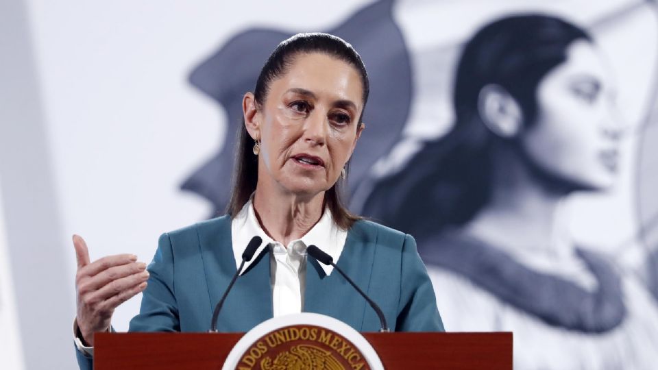 La presidenta de México, Claudia Sheinbaum, participa este lunes durante una rueda de prensa en Palacio Nacional de la Ciudad de México (México).