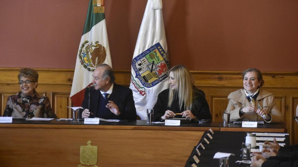 Autoridades presentes en el informe anual de la COESAMED.