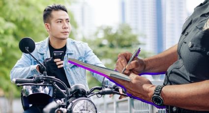 ¿De cuánto es la multa por manejar moto sin usar casco en Nuevo León?