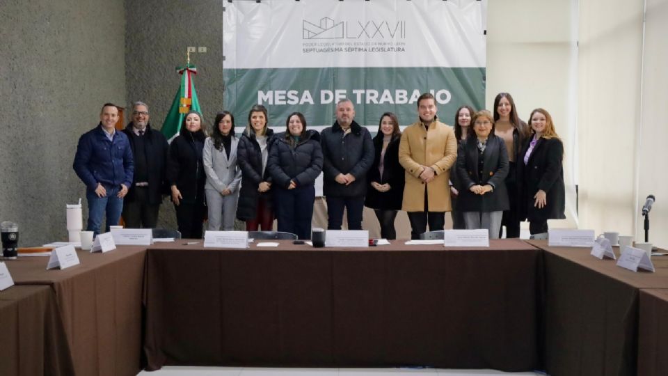 Mesa de trabajo en el Congreso de Nuevo León para avanzar en la tipificación del acecho como delito, con el apoyo de expertos internacionales y legisladores locales.