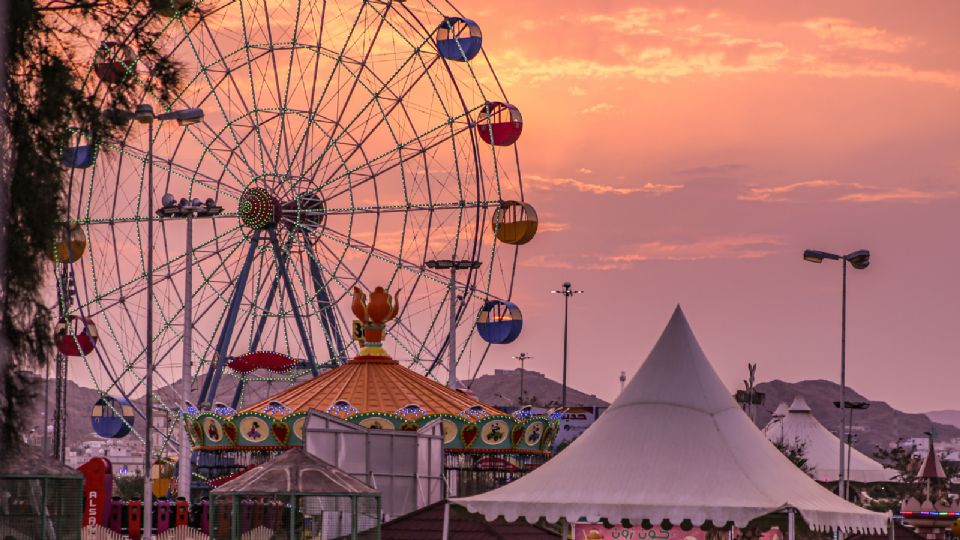 Los trabajadores de la feria tuvieron oportunidad de desarmar algunos juegos mecánicos de la zona.