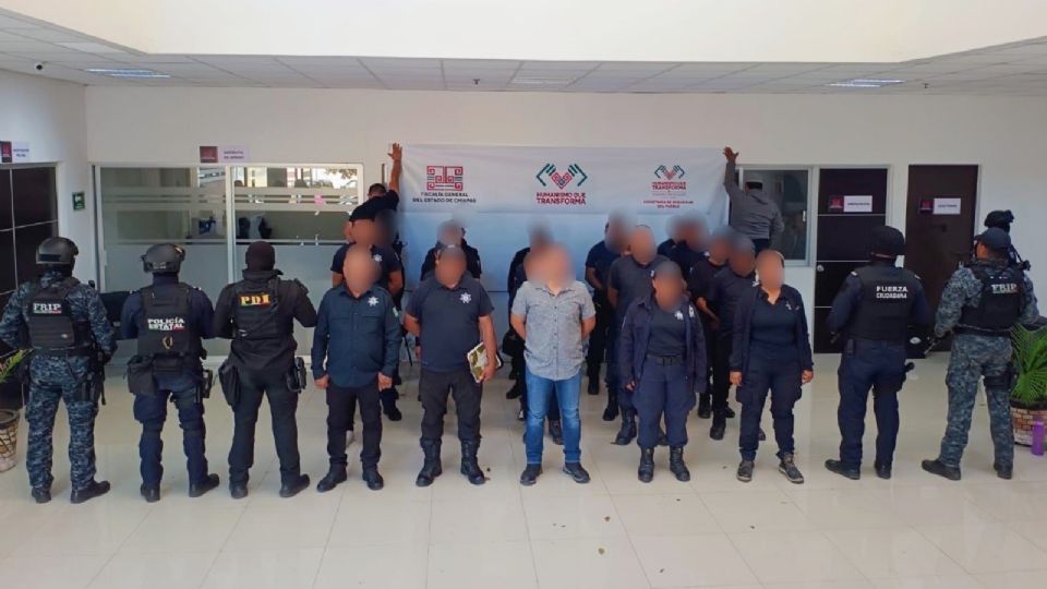 Policías municipales detenidos.