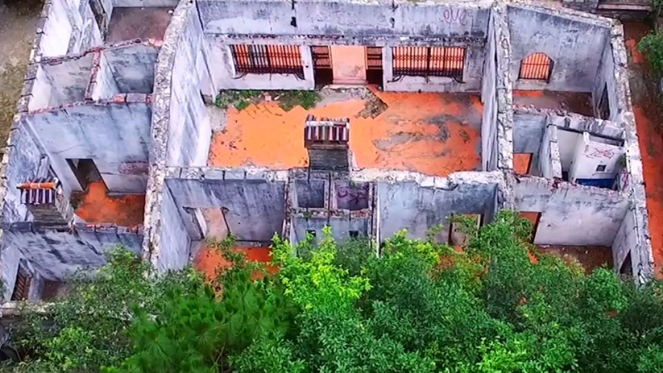 Esta es la casa en ruinas que ahora es aprovechada para hacer sesiones de fotos.