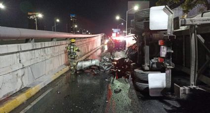 Volcadura de tráiler ocasiona cierre a la vialidad en Morones Prieto| VIDEO