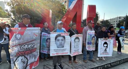 Familiares de normalistas de Ayotzinapa exigen a Sheinbaum cumplir promesa de esclarecer este caso