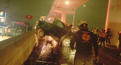 Conductor muere al estrellarse contra columna del metro en Félix U. Gómez