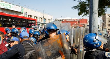 Comerciantes agreden a policías y trabajadores de gobierno en Alameda Central; hay tres detenidos